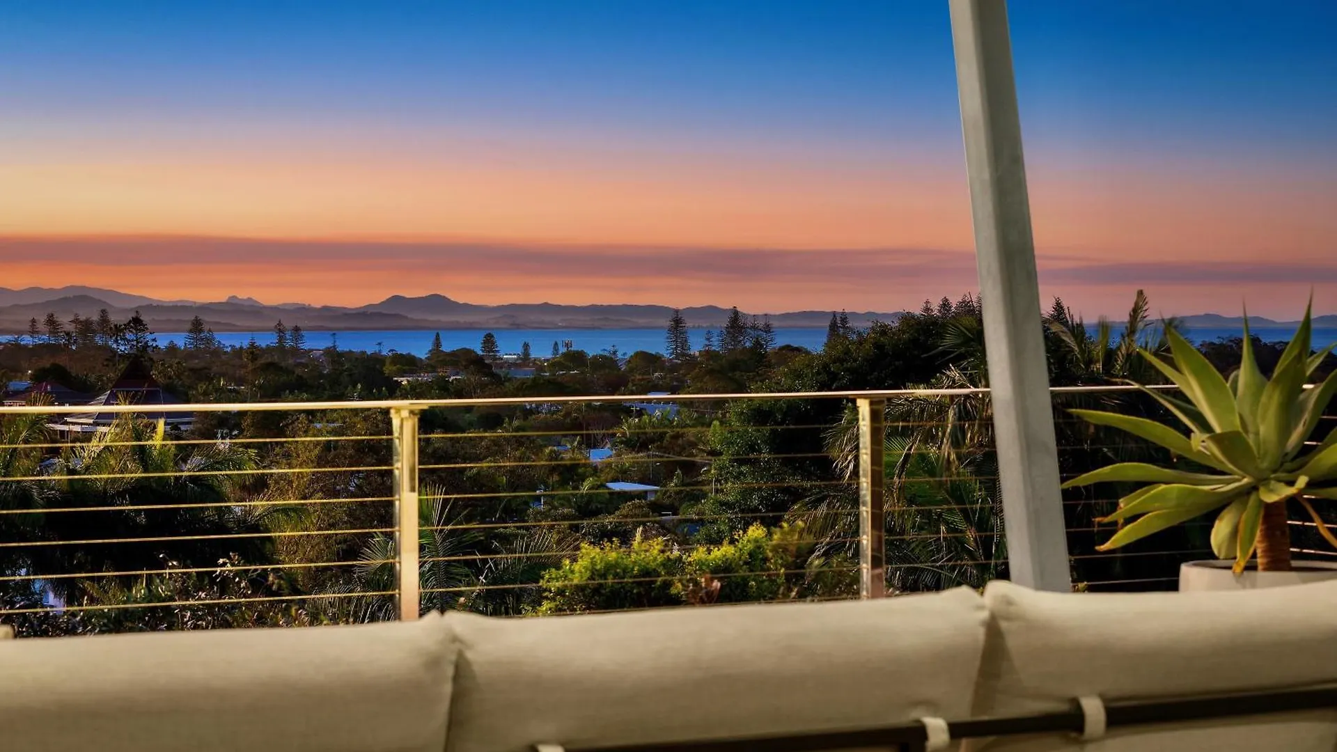 Sanctuary Spaces - Sundowner Byron Bay