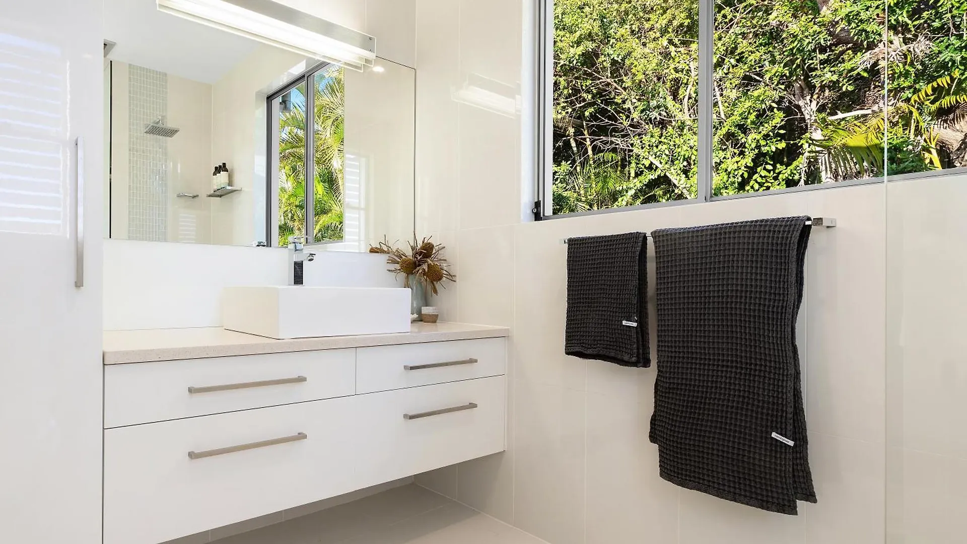 Sanctuary Spaces - Sundowner Byron Bay Willa